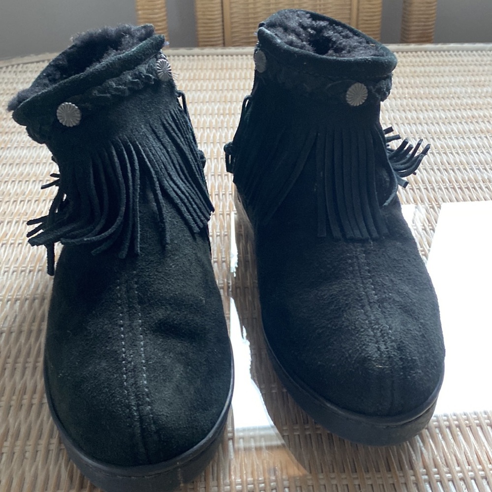 Minnetonka Fringe Ankle Boot - Picture 10 of 10